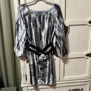 Monochrome Patterned Dress with Belt